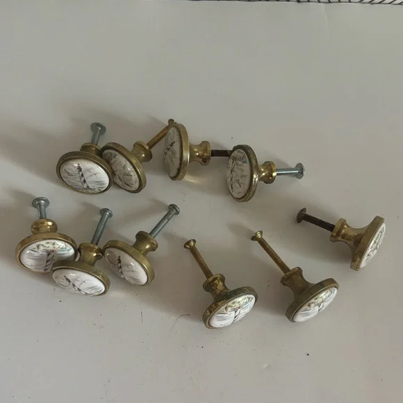 Lot of 10  Metal and ceramic drawer/cabinet pulls gold lighthouse - Picture 2 of 5